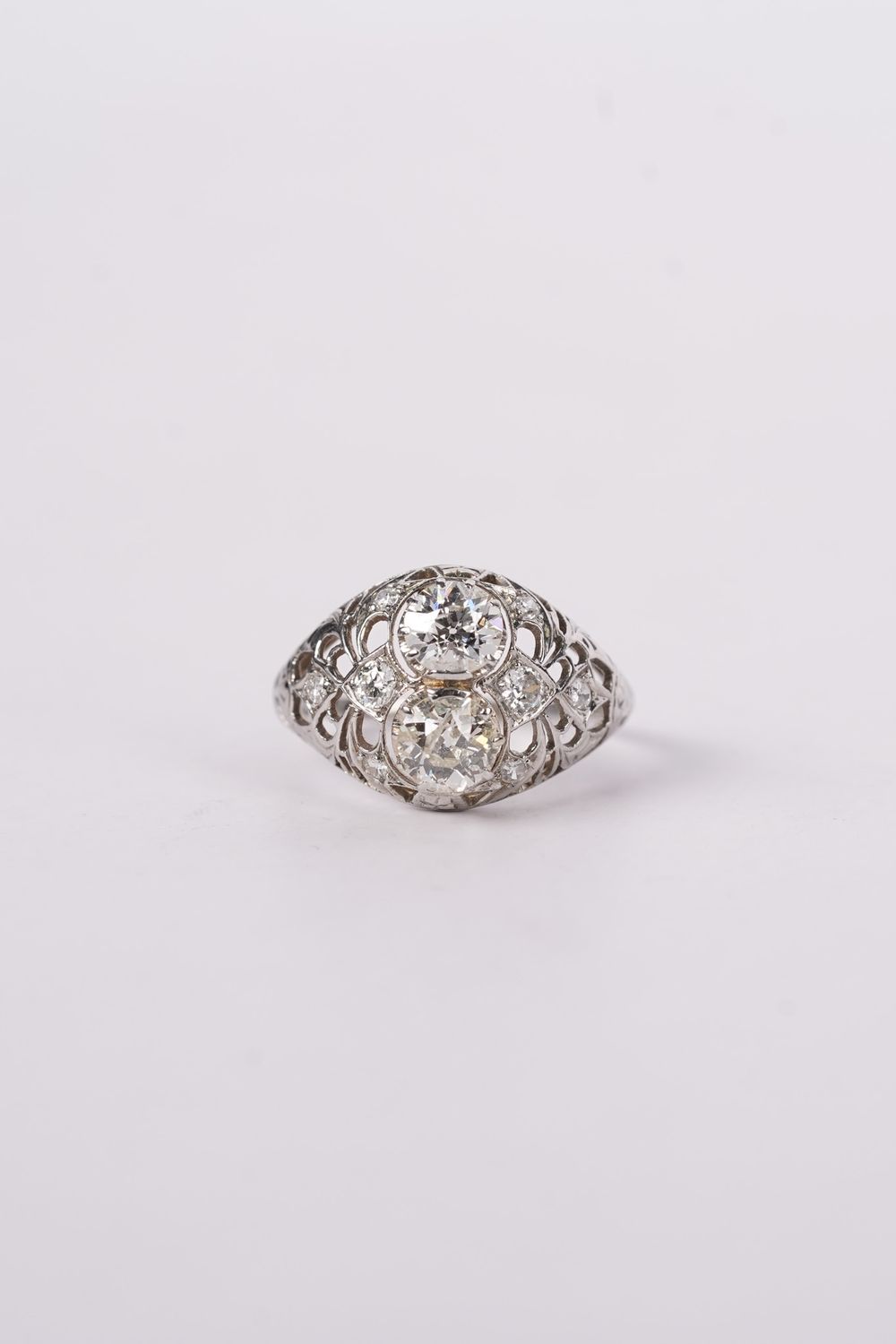 18KW 3.3g 2.00ctw (.80/.80ctrs) H-J/SI2 European Cut Diamond Antique Ring (size 7)
