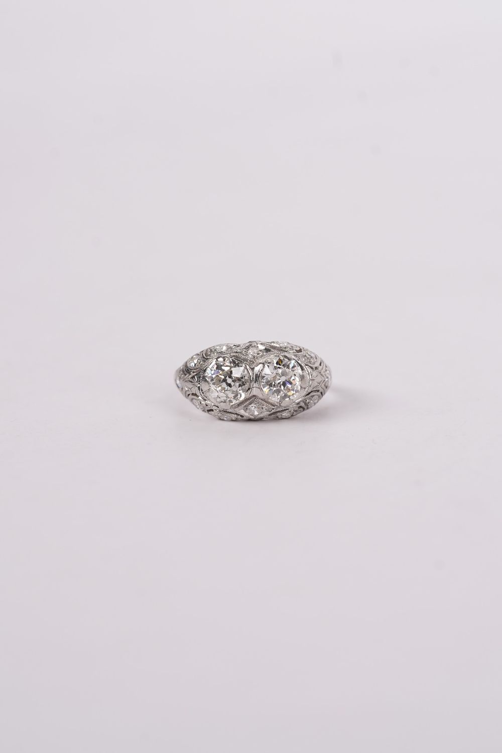 VLTT- Platinum 3.65g 1.40ctw J/VS2 Mine Cut Diamond Two-Stone Vintage Ring (size 5.5)