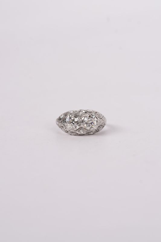 VLTT- Platinum 3.65g 1.40ctw J/VS2 Mine Cut Diamond Two-Stone Vintage Ring (size 5.5)