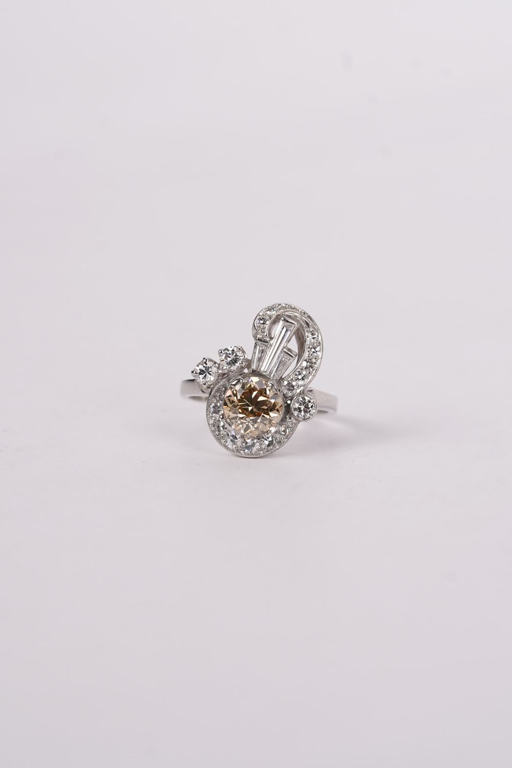 NETT- Platinum 6.67g 2.00ctw (1.18ctr) YB/VS1 European Diamond Fashion Ring (size 6)