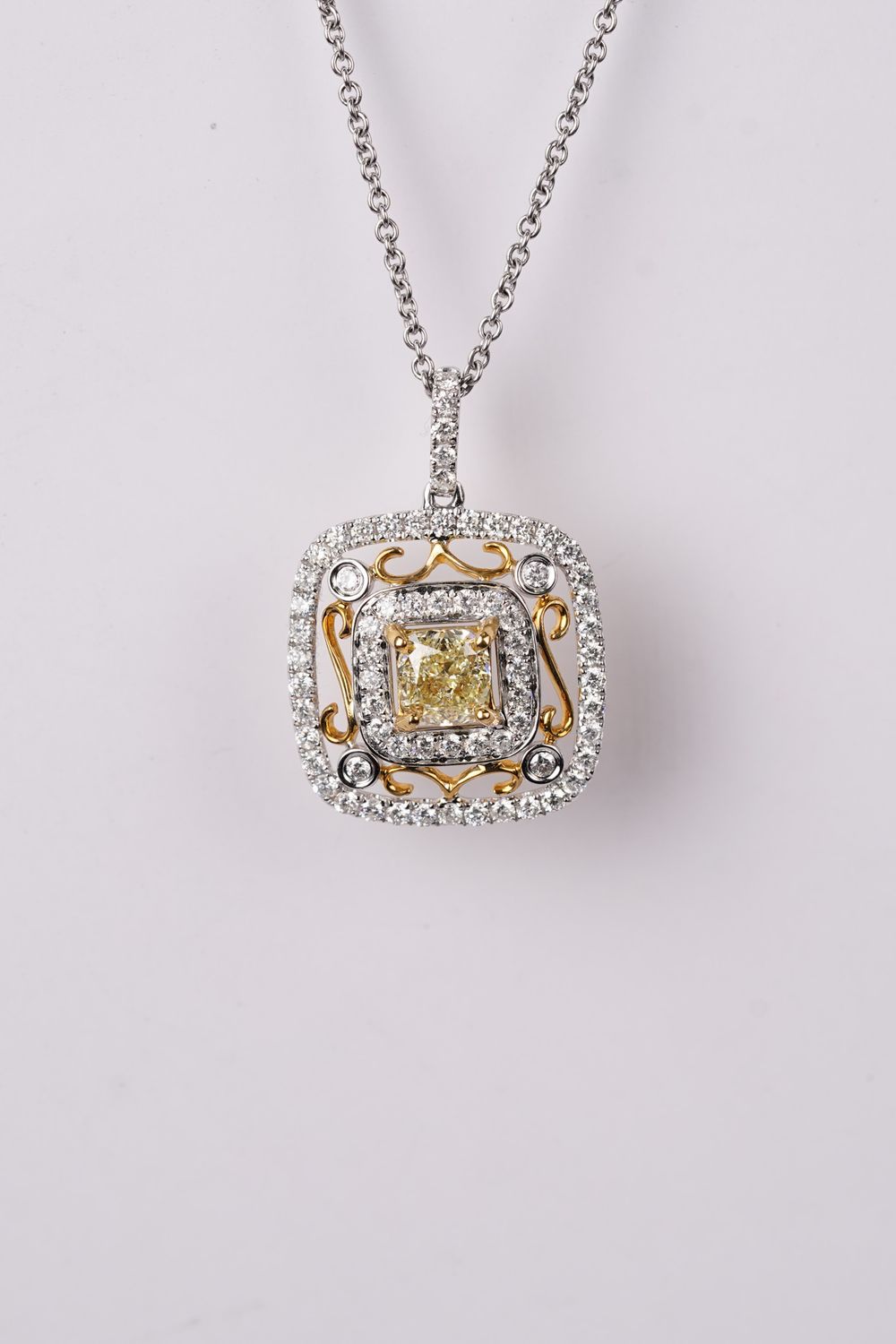 DBETX- 18KWY 5.52g 3.02ctw (1.62ctr) FLY/VVS2 Cushion Diamond Halo Fashion Pendant 18&quot;