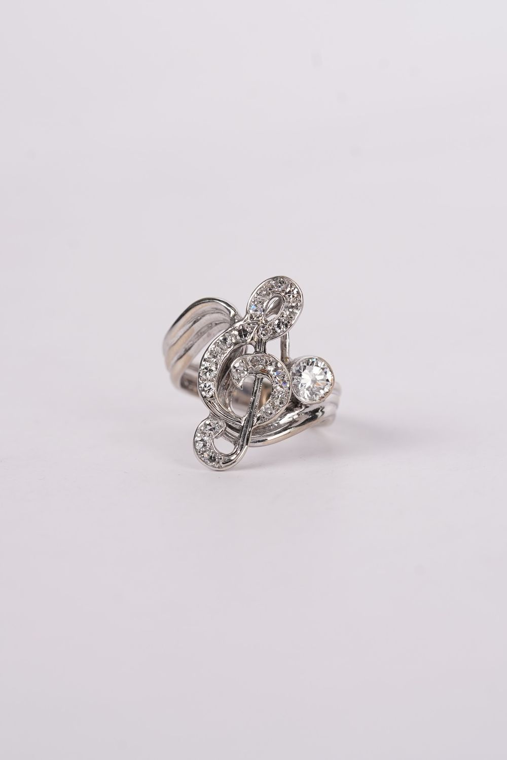 ITTX- 14KW 7.35g .77ctw (.47ctr) Vintage Diamond Ring (size 6.5)