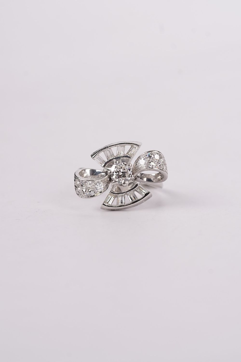 Platinum 9.9g 1.40ctw (.64ctr) I/VS2 European Cut Diamond Antique Bow Ring (size 9.5)