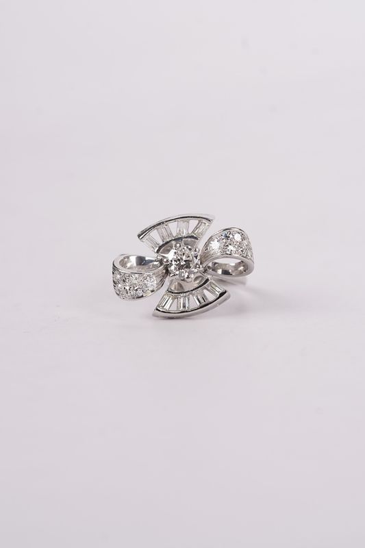 Platinum 9.9g 1.40ctw (.64ctr) I/VS2 European Cut Diamond Antique Bow Ring (size 9.5)