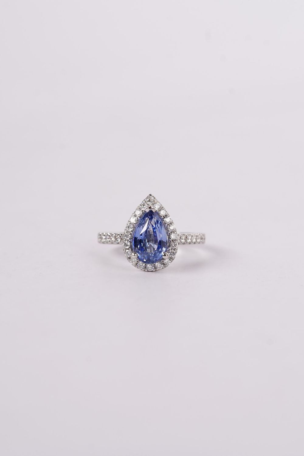 VEET- 18KW 5.79g 3.24ctw (2.60ctr) Sapphire No Heat &amp; Diamond Halo Fashion Ring (size 6.75)