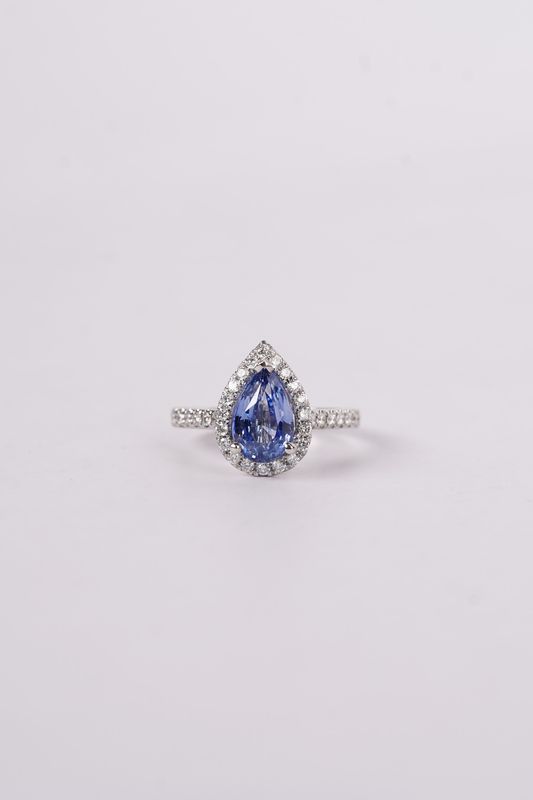VEET- 18KW 5.79g 3.24ctw (2.60ctr) Sapphire No Heat &amp; Diamond Halo Fashion Ring (size 6.75)