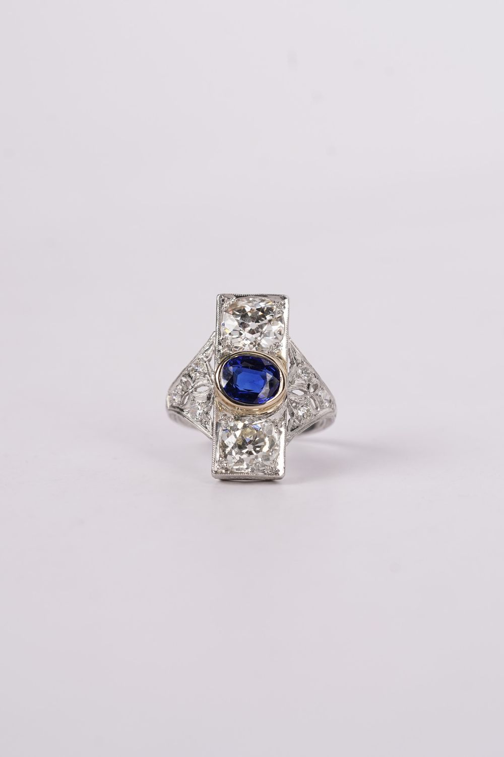 RETTX- Platinum 6.94g 5.36ctw Diamond &amp; Sapphire Estate Ring (size 7)