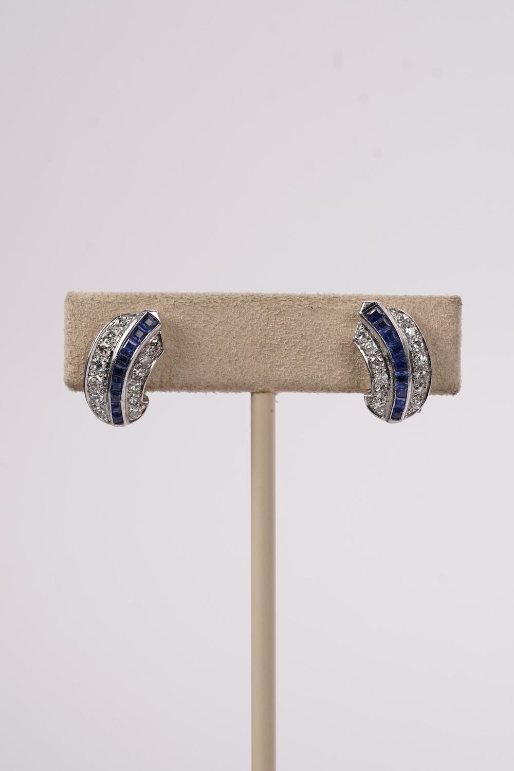 ETTX-18KW 5.10g 1.24ctw Sapphire &amp; Diamond Antique Lever Back Earrings