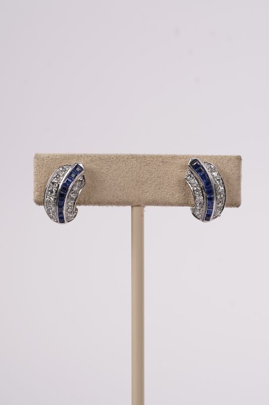 ETTX-18KW 5.10g 1.24ctw Sapphire &amp; Diamond Antique Lever Back Earrings
