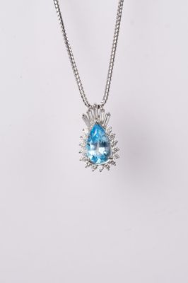 VATT- 14-18KW 12.42g 5.80ctw (4.00ctr) Blue Topaz &amp; Diamond Halo Fashion Pendant 18&quot;
