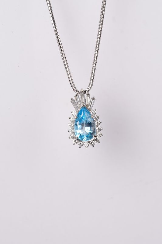 VATT- 14-18KW 12.42g 5.80ctw (4.00ctr) Blue Topaz &amp; Diamond Halo Fashion Pendant 18&quot;