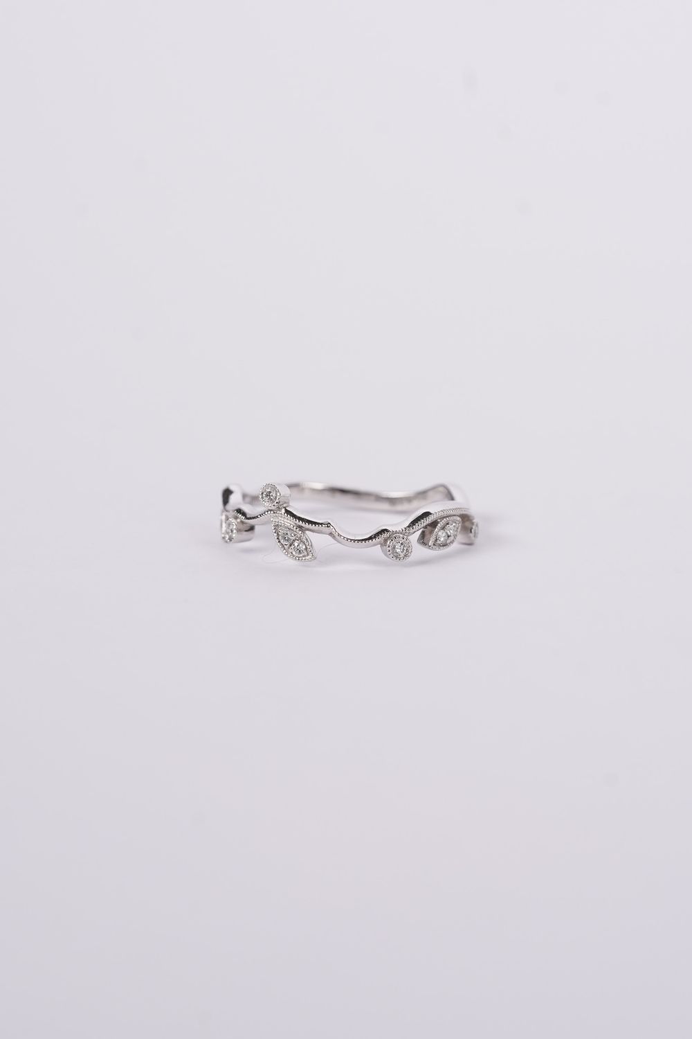 NAR- 14KW 1.82g .08ctw Small Diamond Vine Ring (size 6.5)