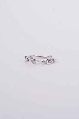 NAR- 14KW 1.82g .08ctw Small Diamond Vine Ring (size 6.5)
