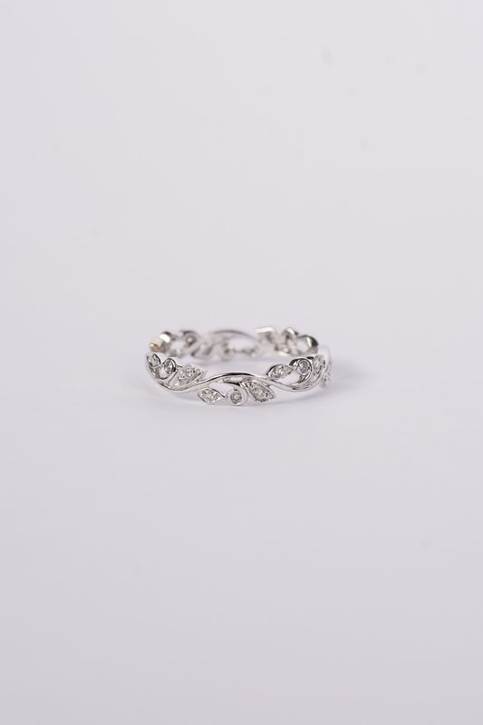 VIE- 14KW 2.3g .20tw Diamond Vine Stackable Band (size 7)