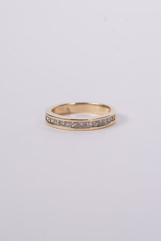 ATT- 14KY 3.3g .60ctw Diamond Channel Set Stackable Band (size 6.5)