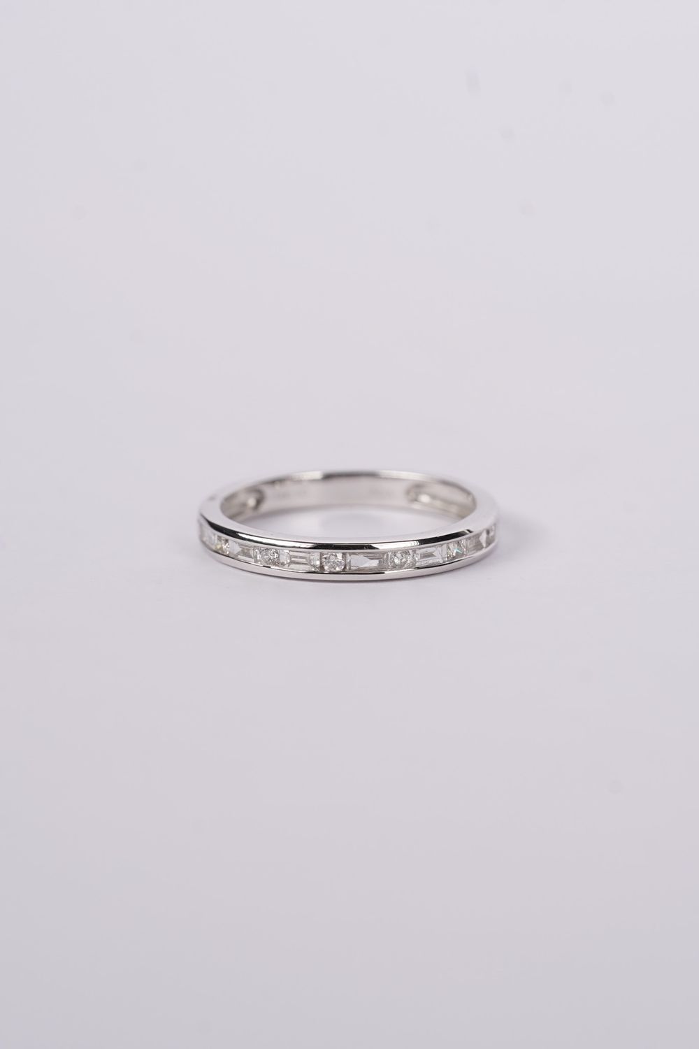 AAT- 14KW 1.90g .33ctw Baguette &amp; Round Diamond Stackable Band (size 7)