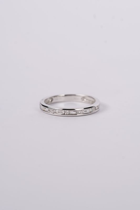 AAT- 14KW 1.90g .33ctw Baguette &amp; Round Diamond Stackable Band (size 7)