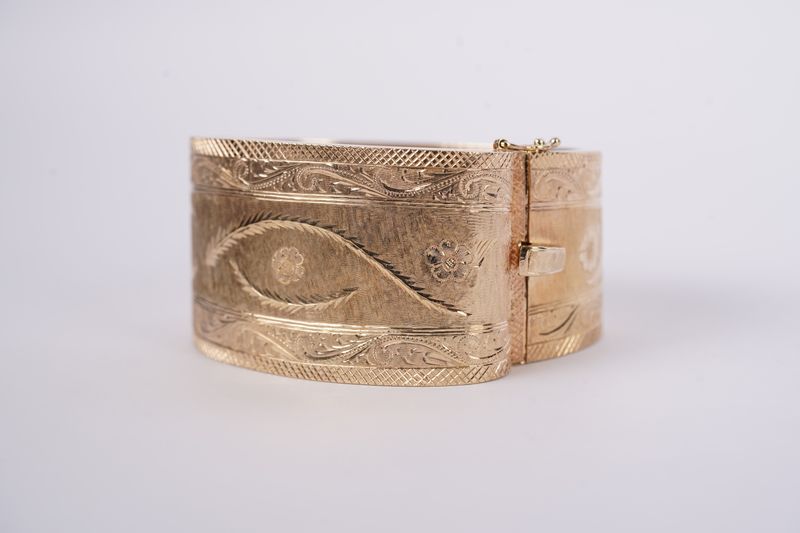 NRET- 14KY 60.65g Engraved Open Bangle Bracelet