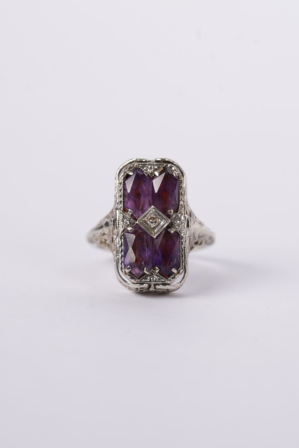 VBEX- 14KW 5.49g Cameo &amp; Amethyst Flip Antique Ring (size 5.5)