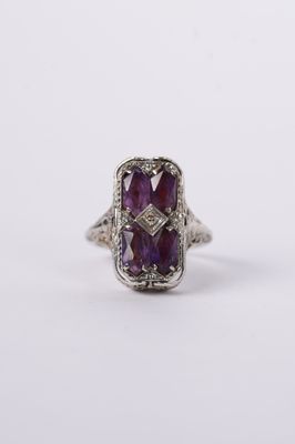 VBEX- 14KW 5.49g Cameo &amp; Amethyst Flip Antique Ring (size 5.5)