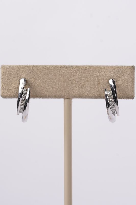 VBE- 14KW 3.92g .15ctw Diamond Hoop Earrings