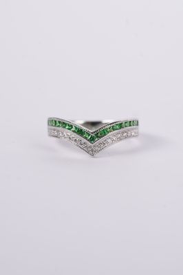 EETX-14KW 3.62g .21ctw Diamond .42ctw Tsavorite Garnet Contour Stackable Band (size 6.75)