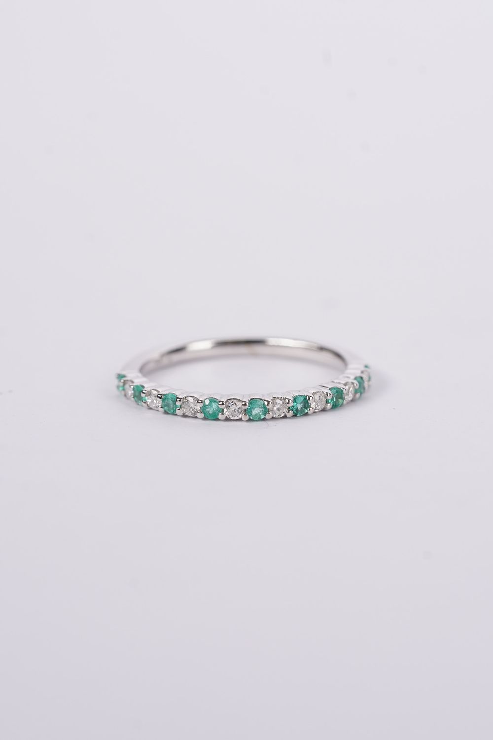 AVI- 14KW 1.9g .17ctw Diamond .18ctw Emerald Stackable Band (size 7)