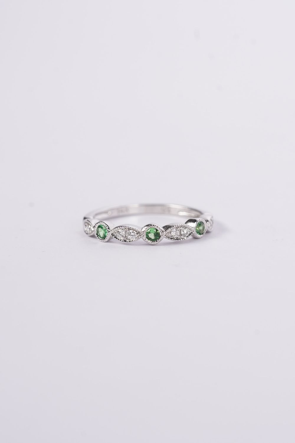EVB- 14KW 1.8g .22ctw Diamond .16 Tsavorite Garnet Stackable Band (size 6)