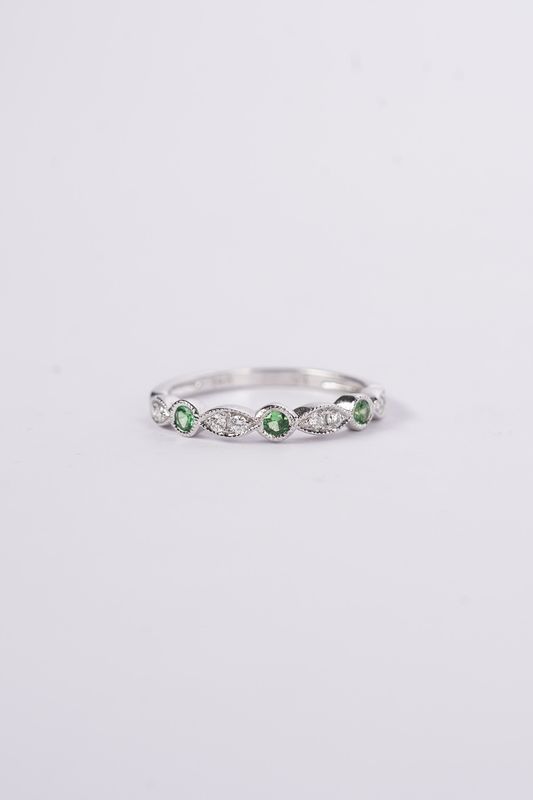EVB- 14KW 1.8g .22ctw Diamond .16 Tsavorite Garnet Stackable Band (size 6)