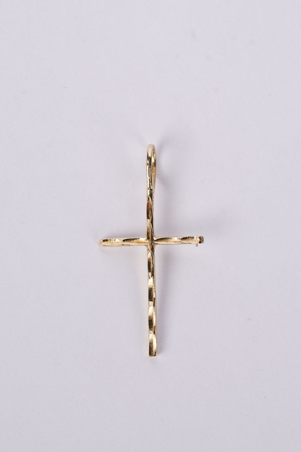 AE- 14KY .50g Thin Gold Cross
