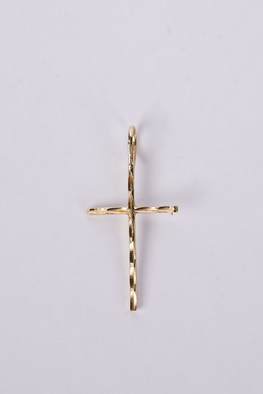 AE- 14KY .50g Thin Gold Cross