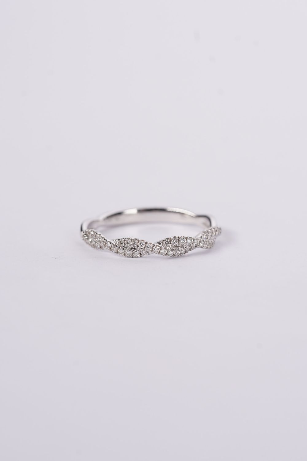 NNR 18KW 1.84g .21ctw Diamond Twist Stackable Ring (size 6.75)