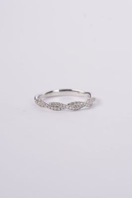 NNR 18KW 1.84g .21ctw Diamond Twist Stackable Ring (size 6.75)