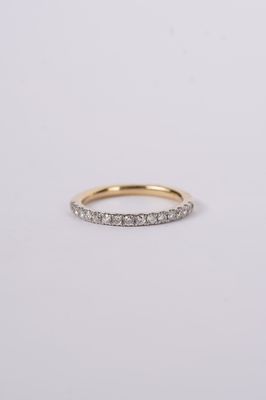 NEI- 14KY 2.6g .42ctw Diamond Shared Prong Stackable Band (size 7)