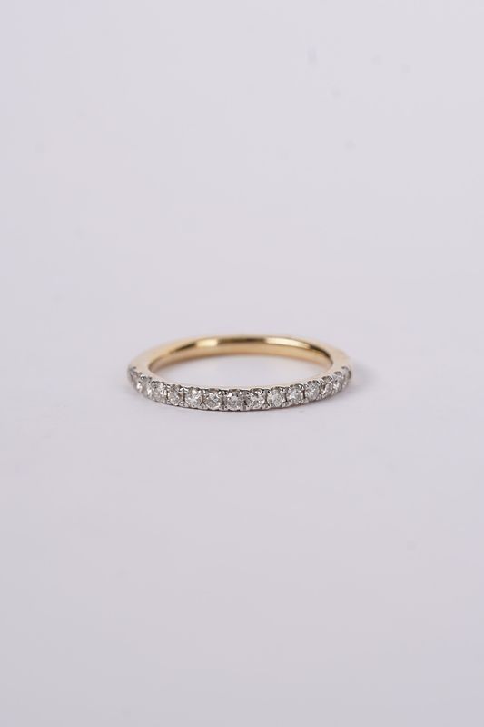 NEI- 14KY 2.6g .42ctw Diamond Shared Prong Stackable Band (size 7)