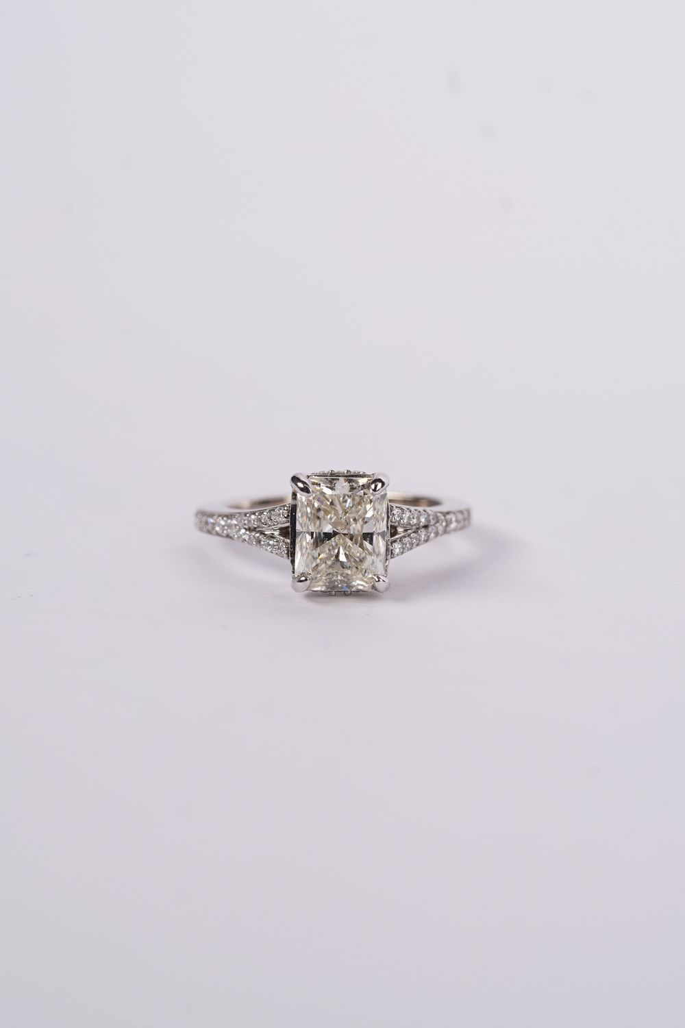 RLTTX- 14KW 4.46g 2.30ctw (2.00ctr) J/SI2 GIA Radiant Diamond Engagement Ring (size 4.5)