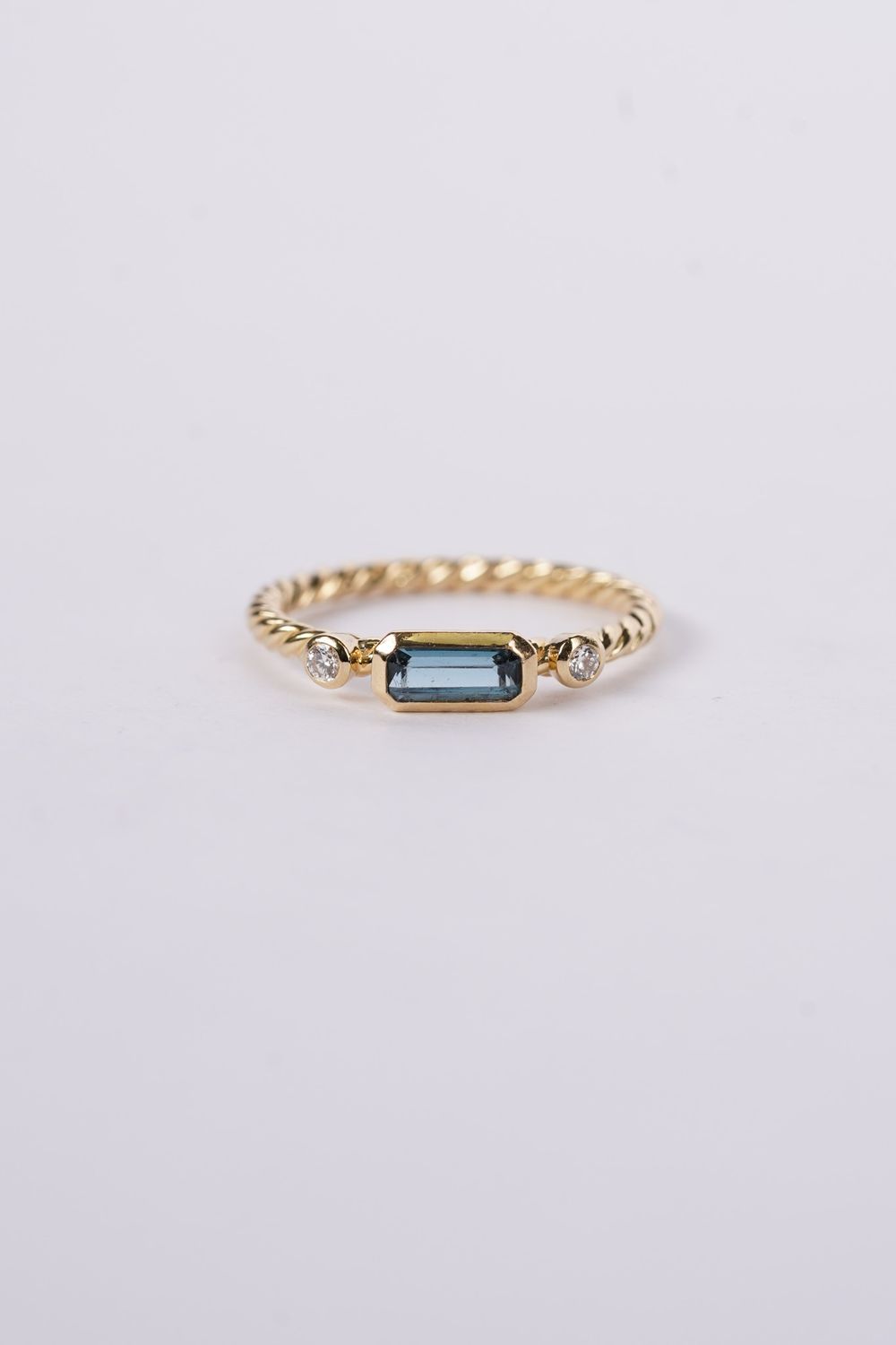 NVE- 18KY 2.22g .20ctw London Blue Topaz &amp; Diamond David Yurman Ring (size 5)