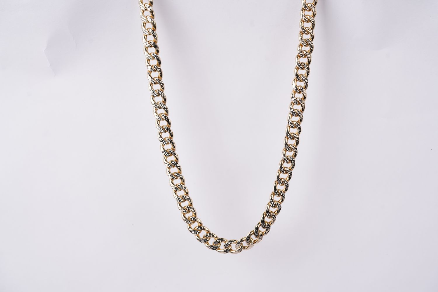 VBTT- 10KWY 54g 10mm Textured Curb Chain 22&quot;
