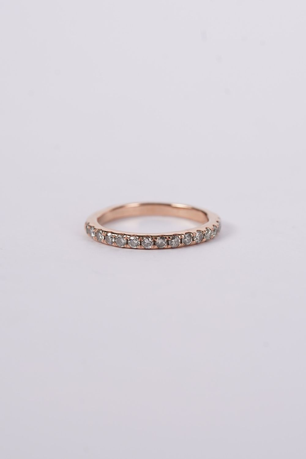 ABE-14KR 1.94g .40ctw Diamond Shared Prong Stackable Band (size 6)