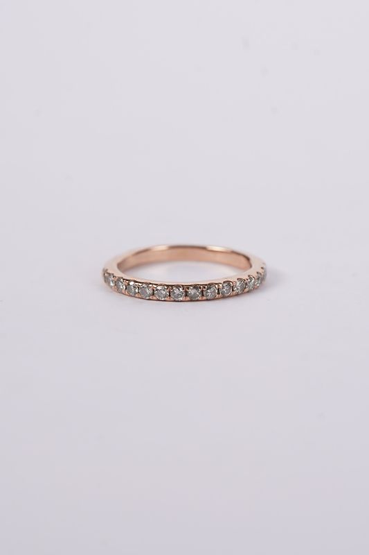 ABE-14KR 1.94g .40ctw Diamond Shared Prong Stackable Band (size 6)