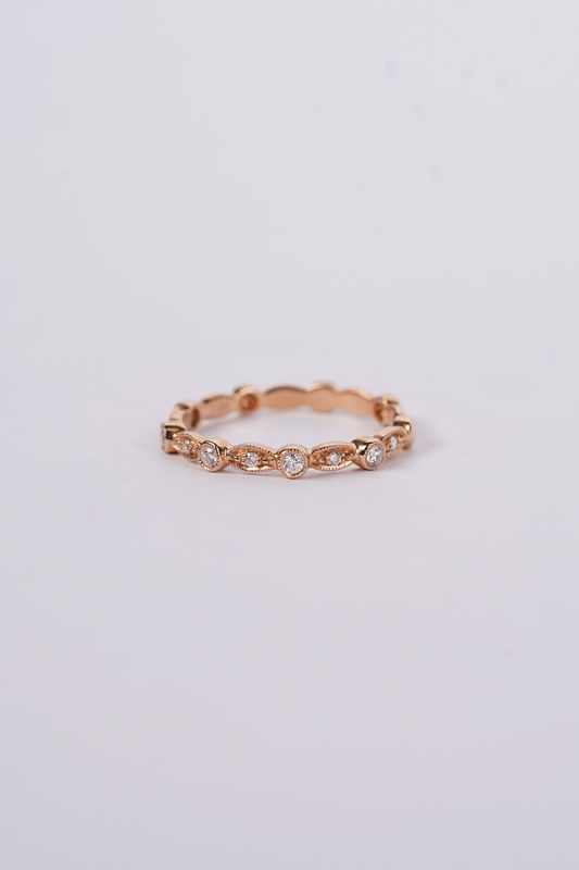 NET- 18KR 1.89g .11ctw Diamond Stackable Band (size 6.5)
