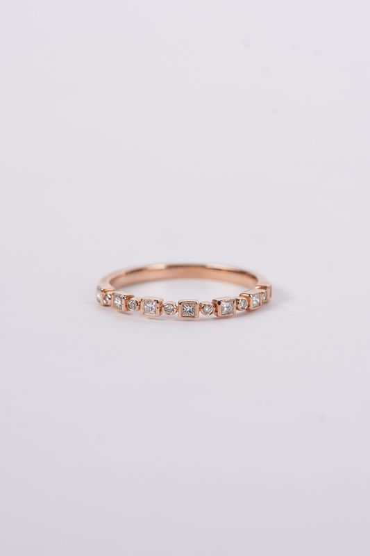14KR 1.6g .16ctw Diamond Stackable Band (size 7)
