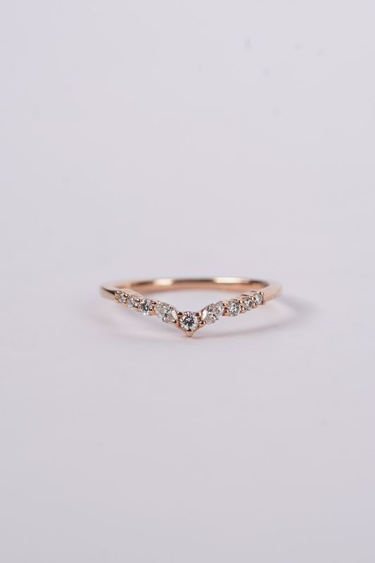 DAE-14KR 1.77g .20ctw Diamond Stackable V-Band (size 7.75)