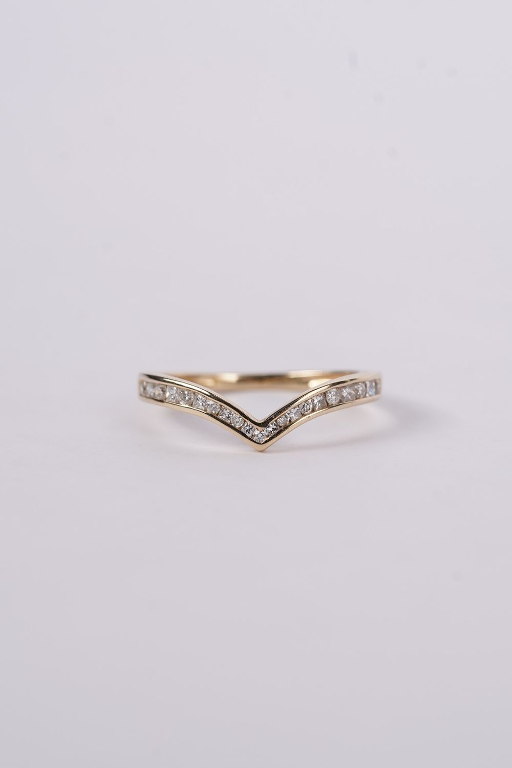 ADT- 14KY 1.9g .30ctw Diamond Stackable V-Band (size 7)