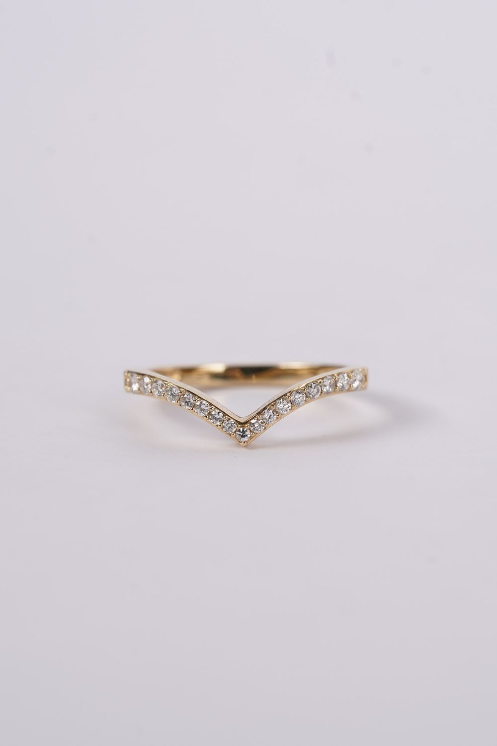ALE- 14KY 2.3g .25ctw Diamond Stackable V-Band (size 7)