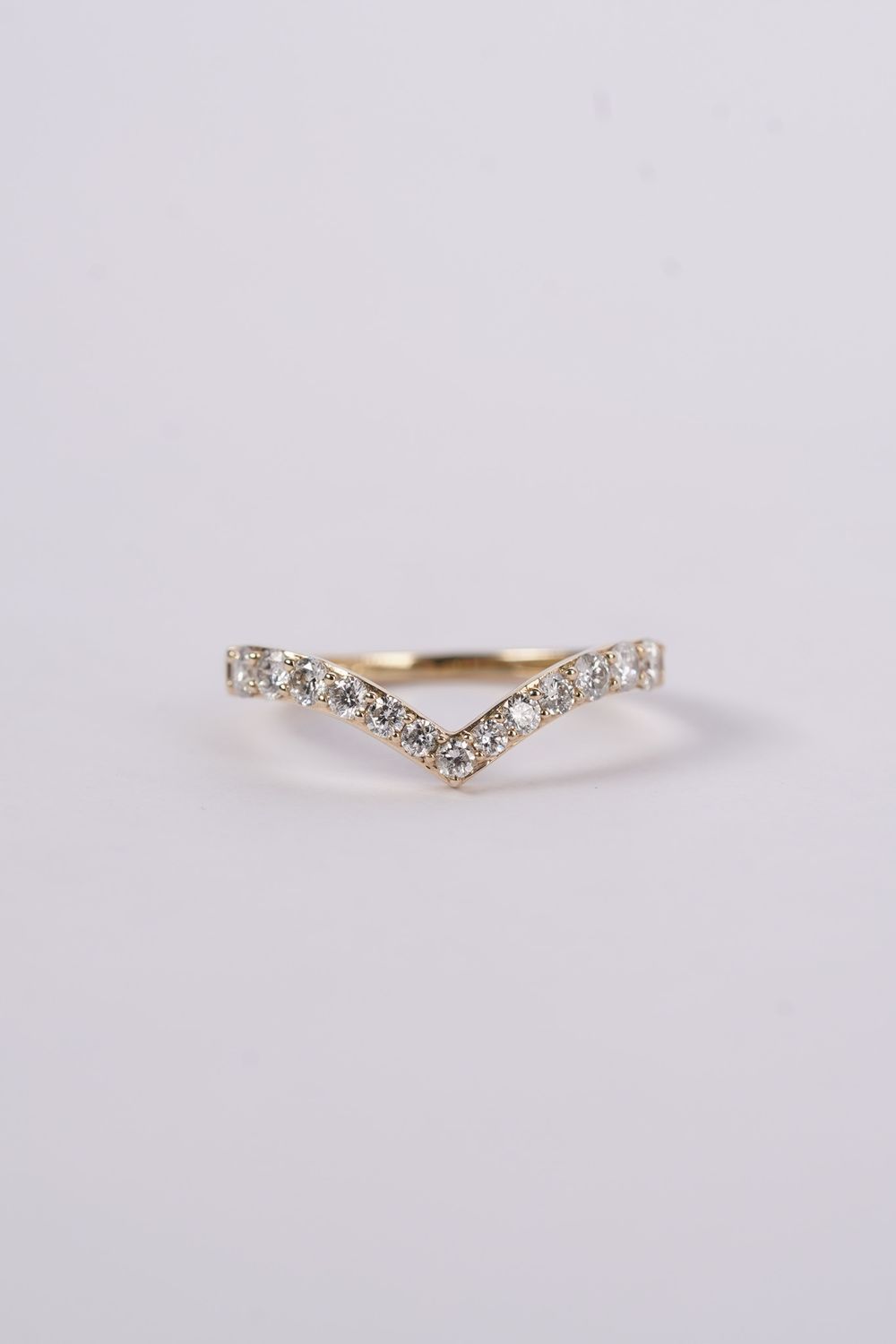 NBN- 14KY 2.42g .58ctw Diamond Stackable V-Band (size 7)
