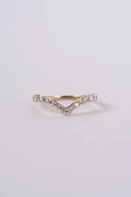 NBN- 14KY 2.42g .58ctw Diamond Stackable V-Band (size 7)