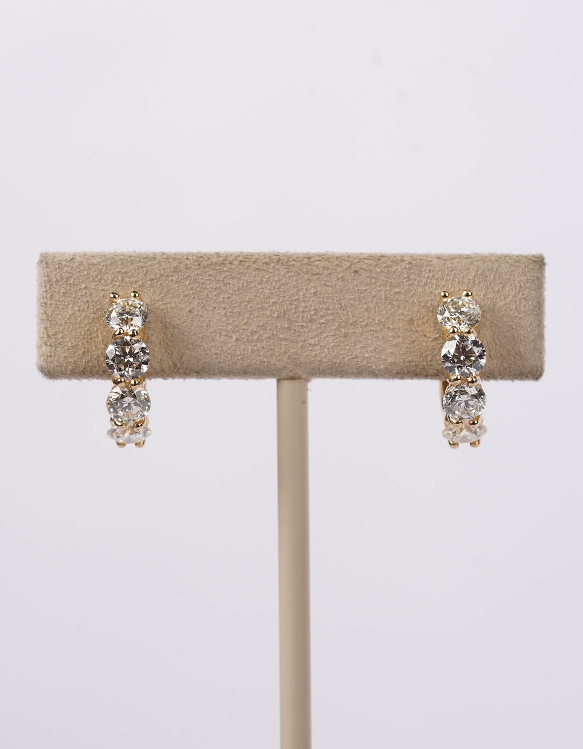 ANLL- 14KY 3.38g 2.50ctw Diamond Huggie Hoop Earrings