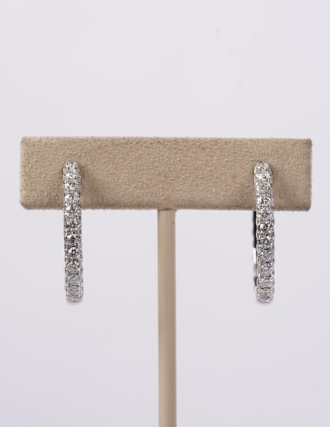 DVNT-18KW 5.9g 3.79ctw Diamond Inside Out Hoop Earrings
