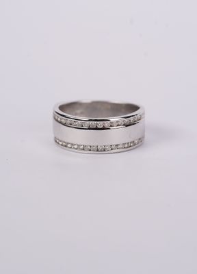NBE-14KW 5.5g .50ctw Diamond Fashion Wedding Band (size 6.75)